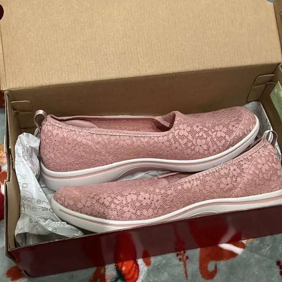 BRAND NEW SKETCHERS PINK FLORAL SLIP ON SIZE 8.5 - Picture 2 of 5